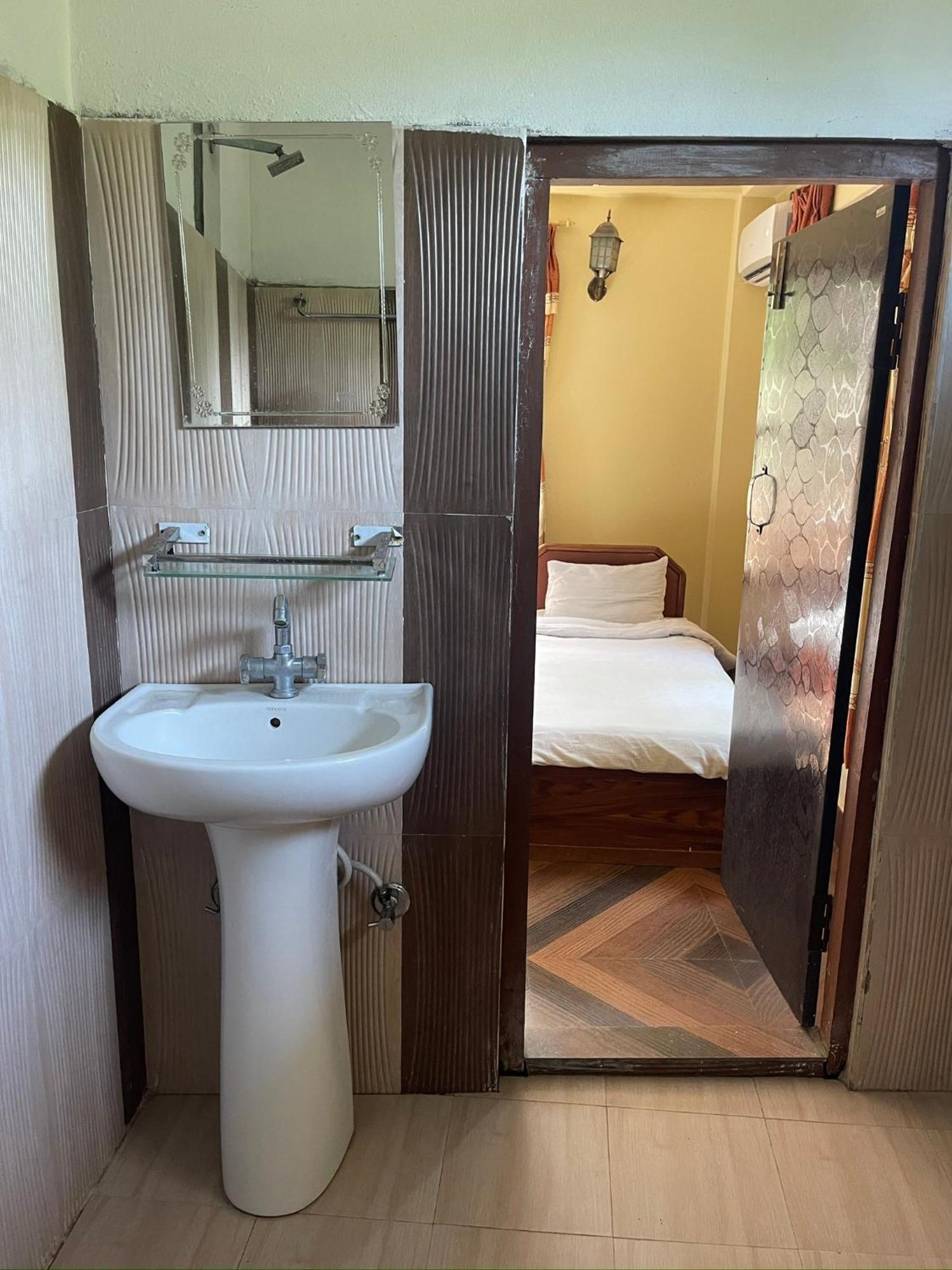 Tara Guesthouse - Sauraha,Chitwan Εξωτερικό φωτογραφία
